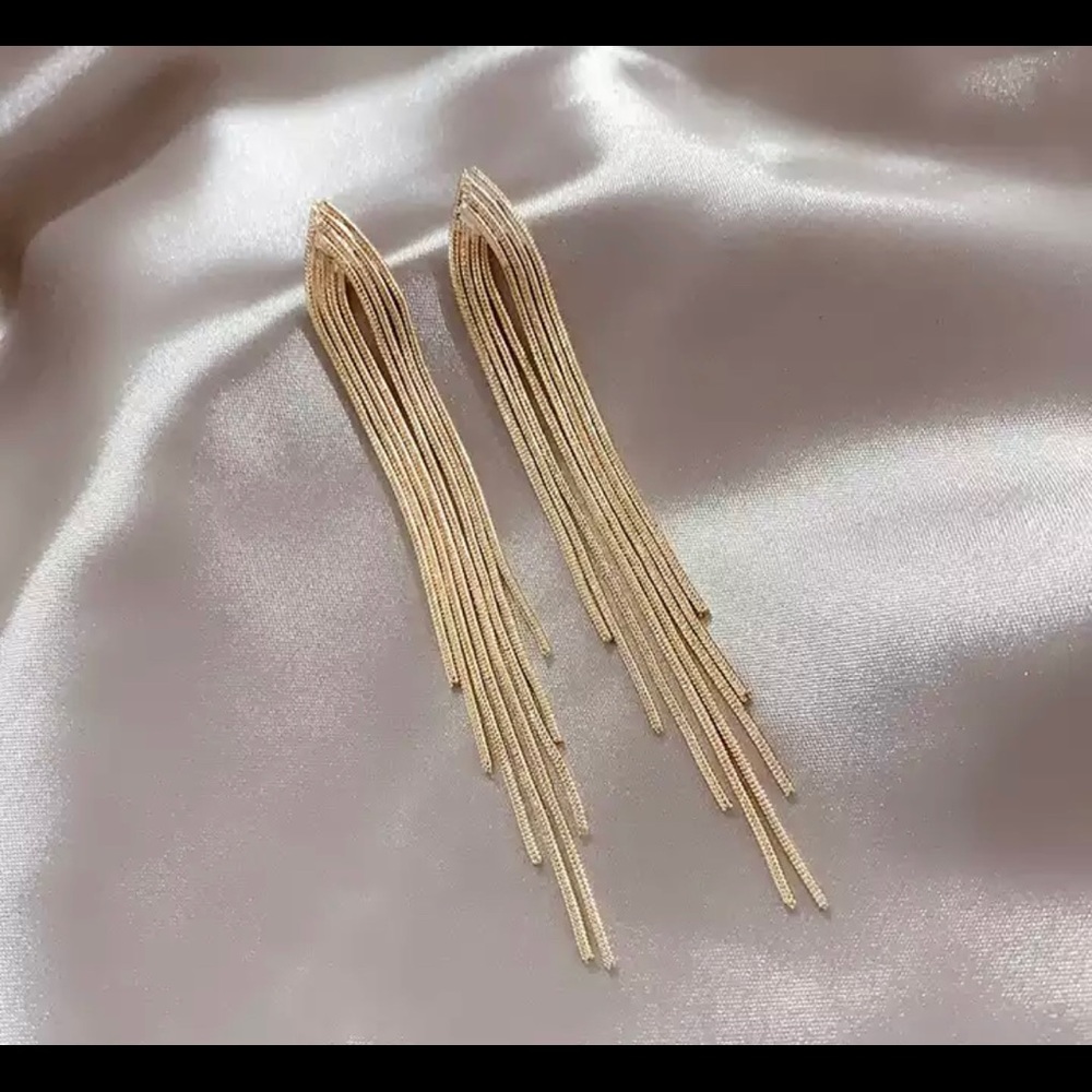 Dangle earrings